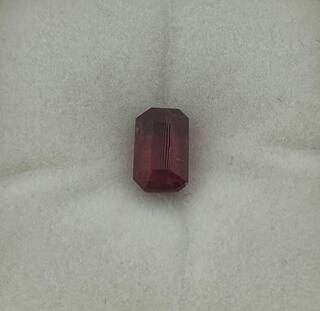 Toermalijn 1.39ct, Duivenbloed Rood
